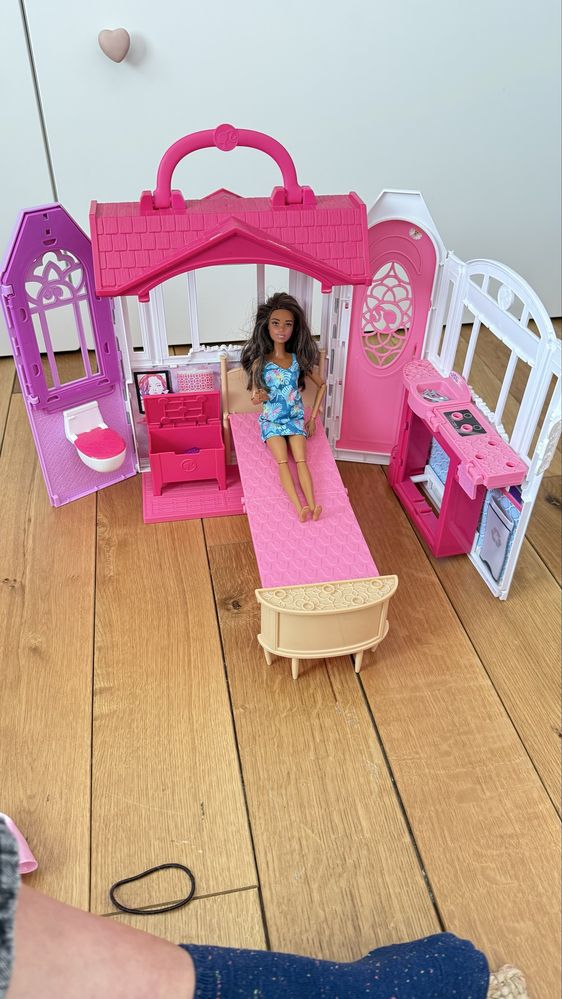 Къща и гардероб Barbie