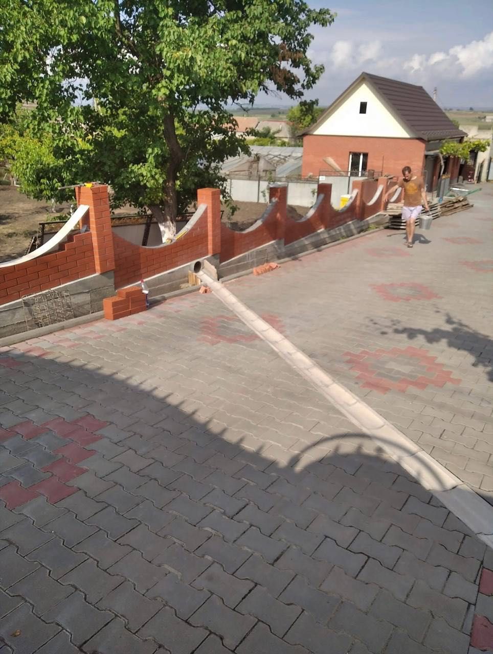 Търся работа в гр.Cофия по огради и малки сгради.