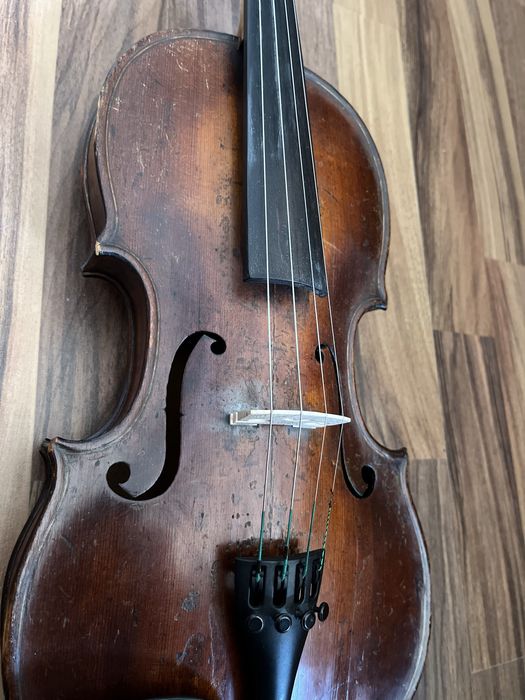 Vioara veche , sunet puternic