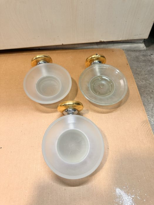 Подарявам стойки за сапун