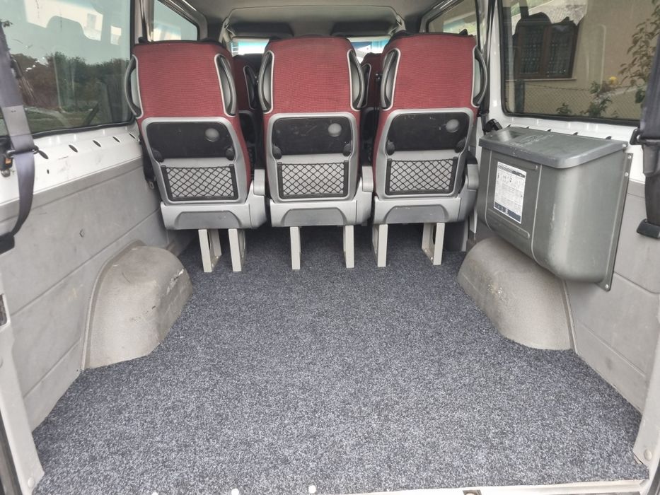 Vând Mercedes sprinter 311.8+1 pers.