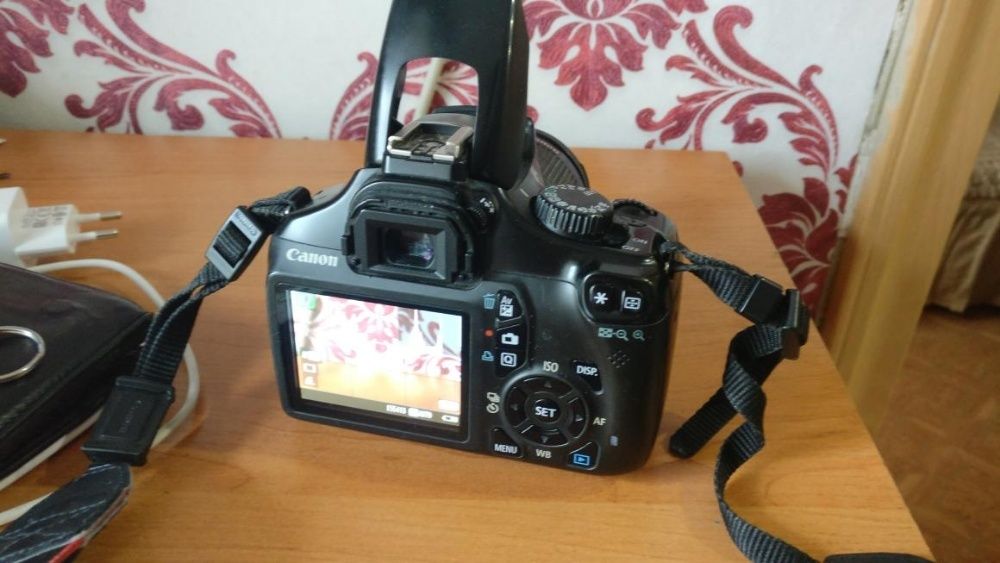 Зеркальный фотоаппарат Canon EOS 1100D Кенон