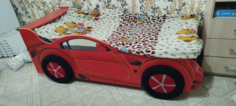Кроватка детская машинка