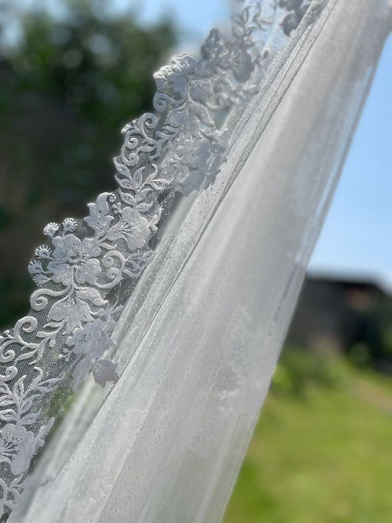 Rochie de mireasa și voal