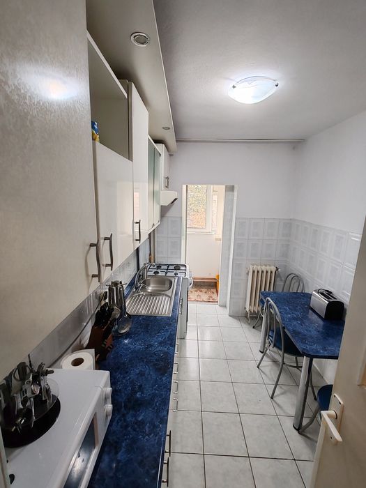 Inchiriez apartament 3 camere decomandat