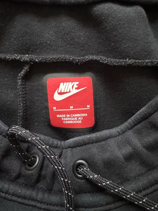 Чисто нови долнища Nike tech fleece