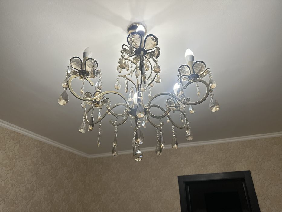 Люстра 12000 в отлияном состоянии