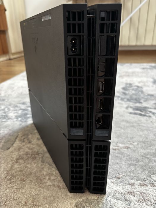 PlayStation 4 1TB + 2 manete