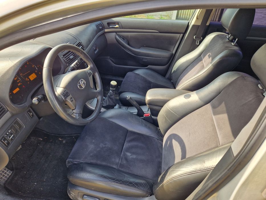 Dezmembrez Toyota Avensis 2.2 dcat 2003-2009 177 cp