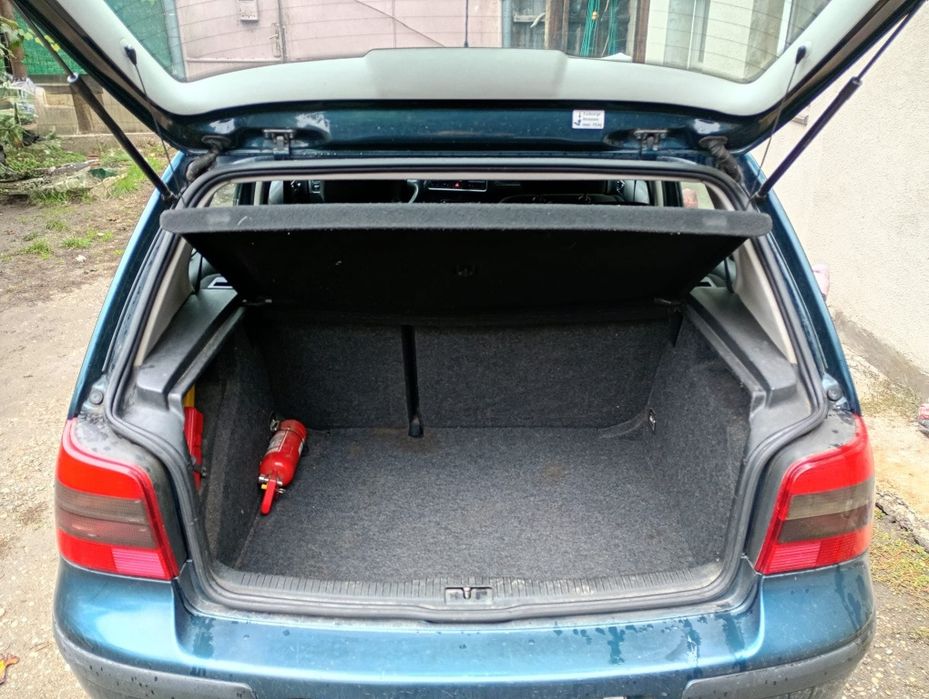 Vând golf IV Edition motor 1.4 benzină 16v. înmatriculat RO