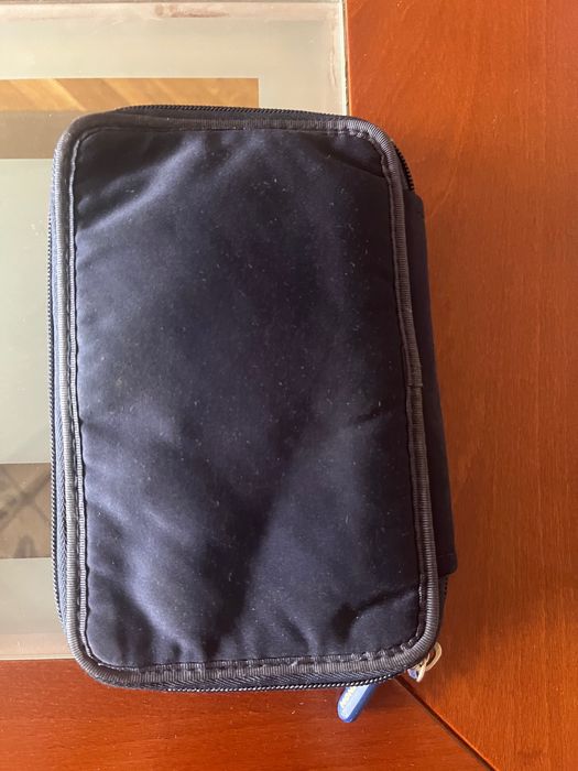 Несесер с три прегради