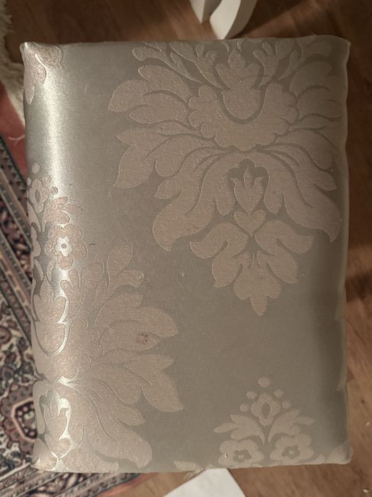 Masă de toaletă elegantă cu oglindă și scaun