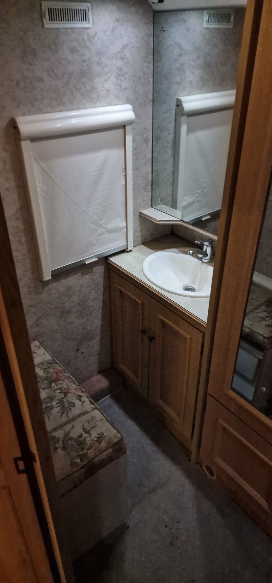 Прицеп дом на колесах