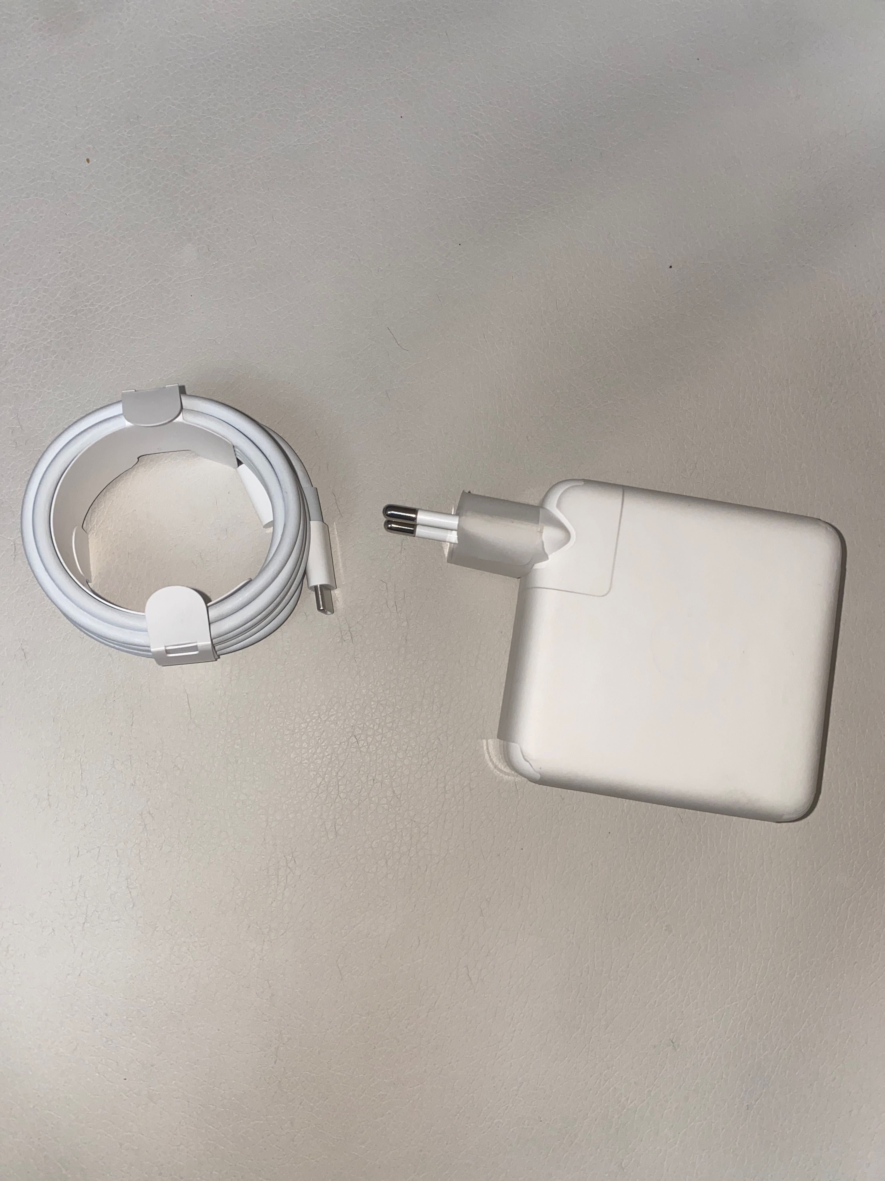 Зарядно устройство за Macbook