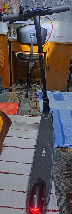 Vând trotineta electrica ninebot e2 plus plus în garantie