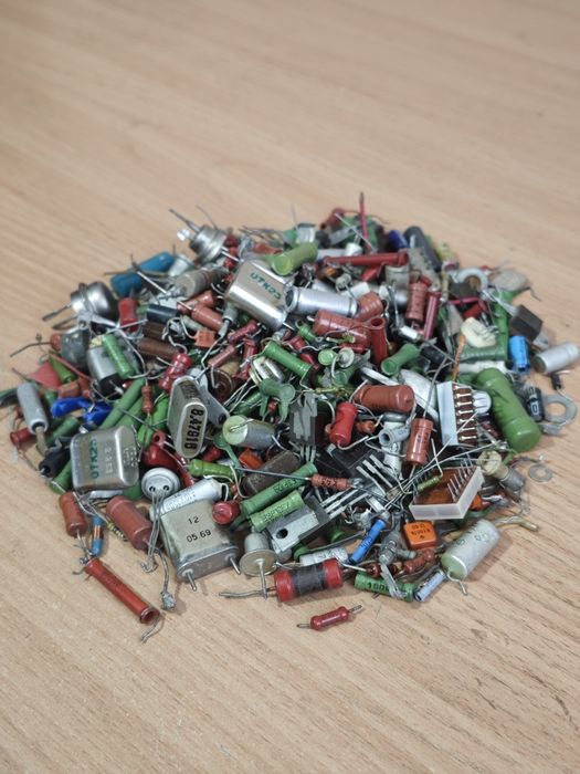 Принимаем радиодетали платы микросхемы