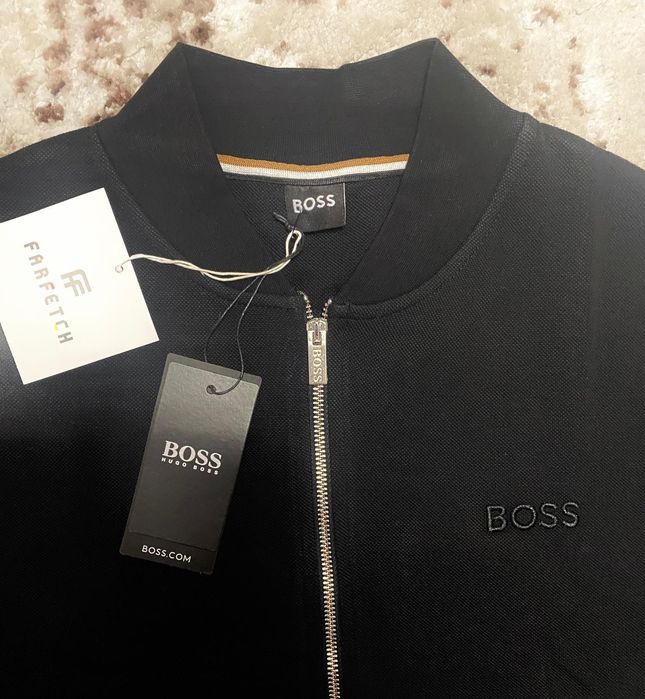 Vând jacheta noua de bărbați Boss