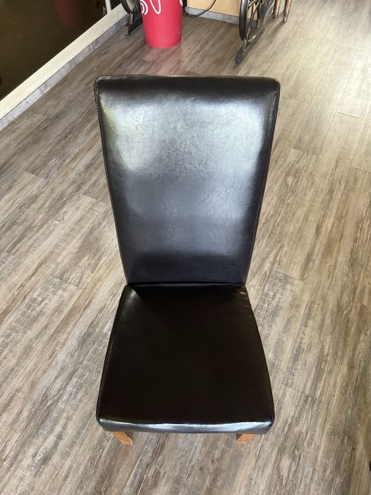 Черни Кожени Столове