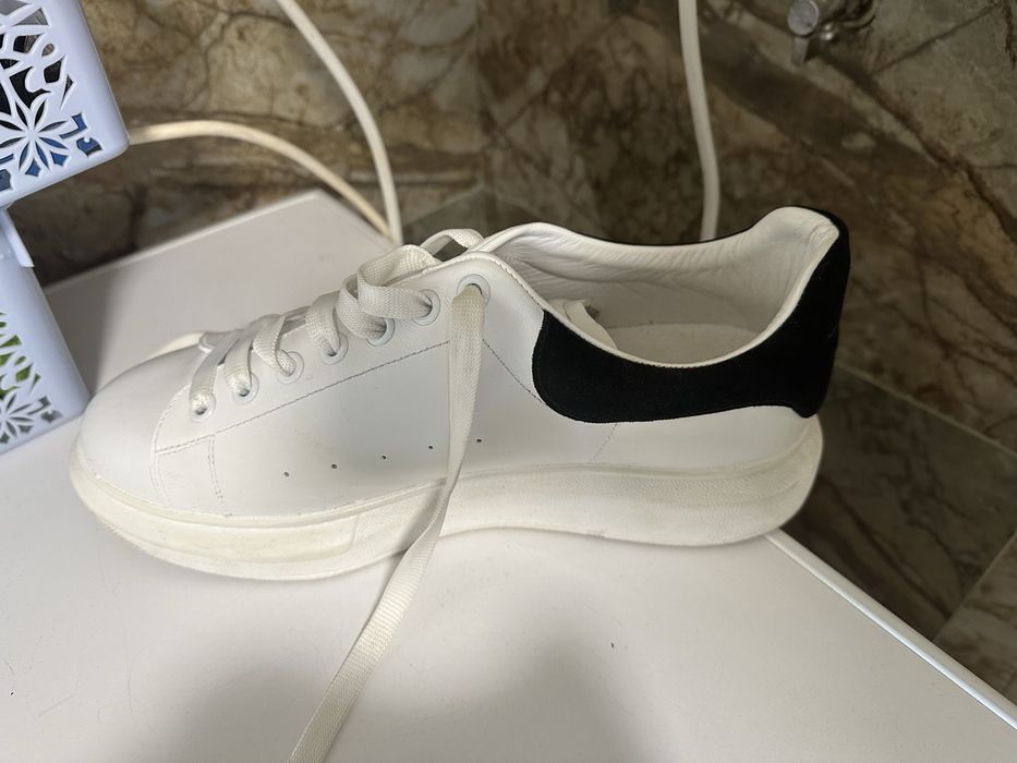 Alexander mcqueen o data purtati!