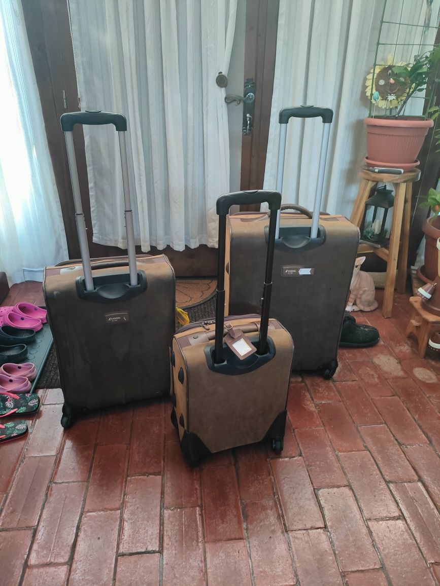 Vând set trolere Kangool stare buna maro transport gratuit!