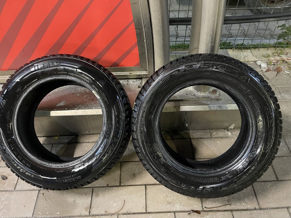 Vand 2 cauciucuri de iarna Pirelli 185/65 R14