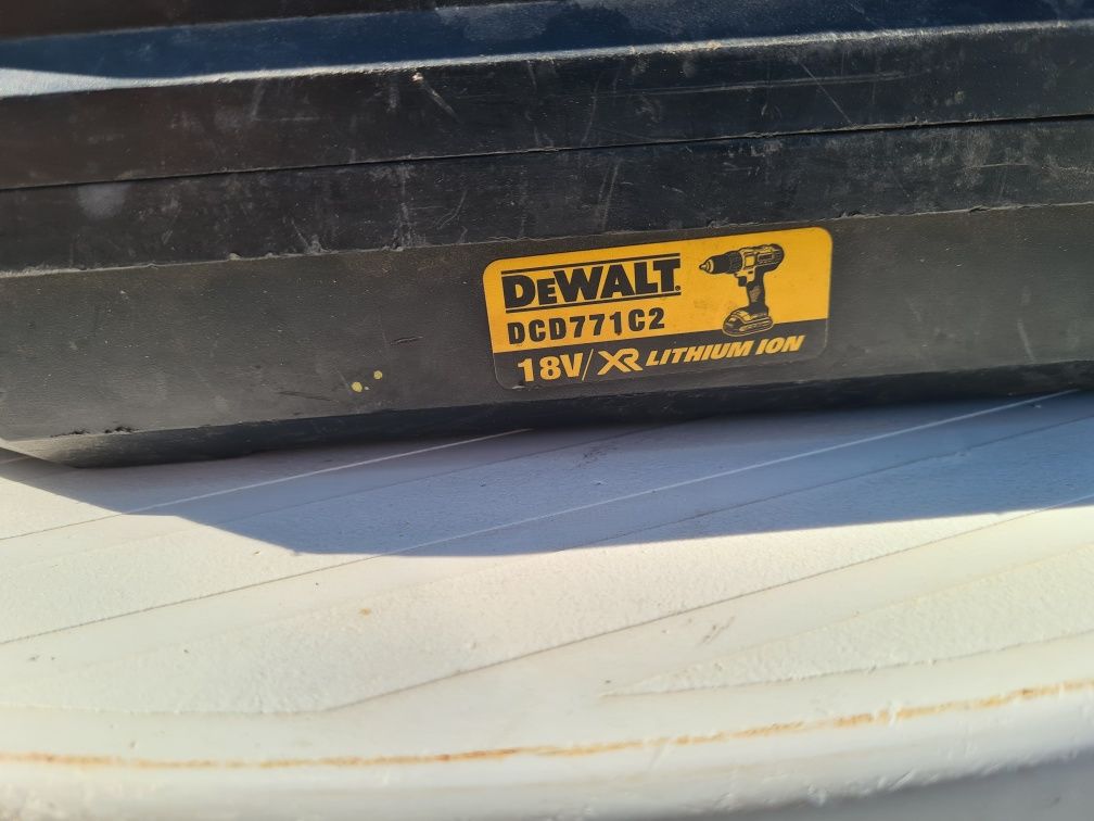 Акумолаторен винтоверт DeWALT