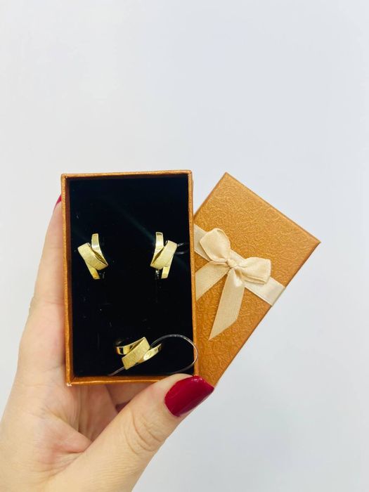 Золотой шикарный комплект. Золото 585 Есть доставка.