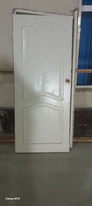 Продаётся дверь (деревянная)