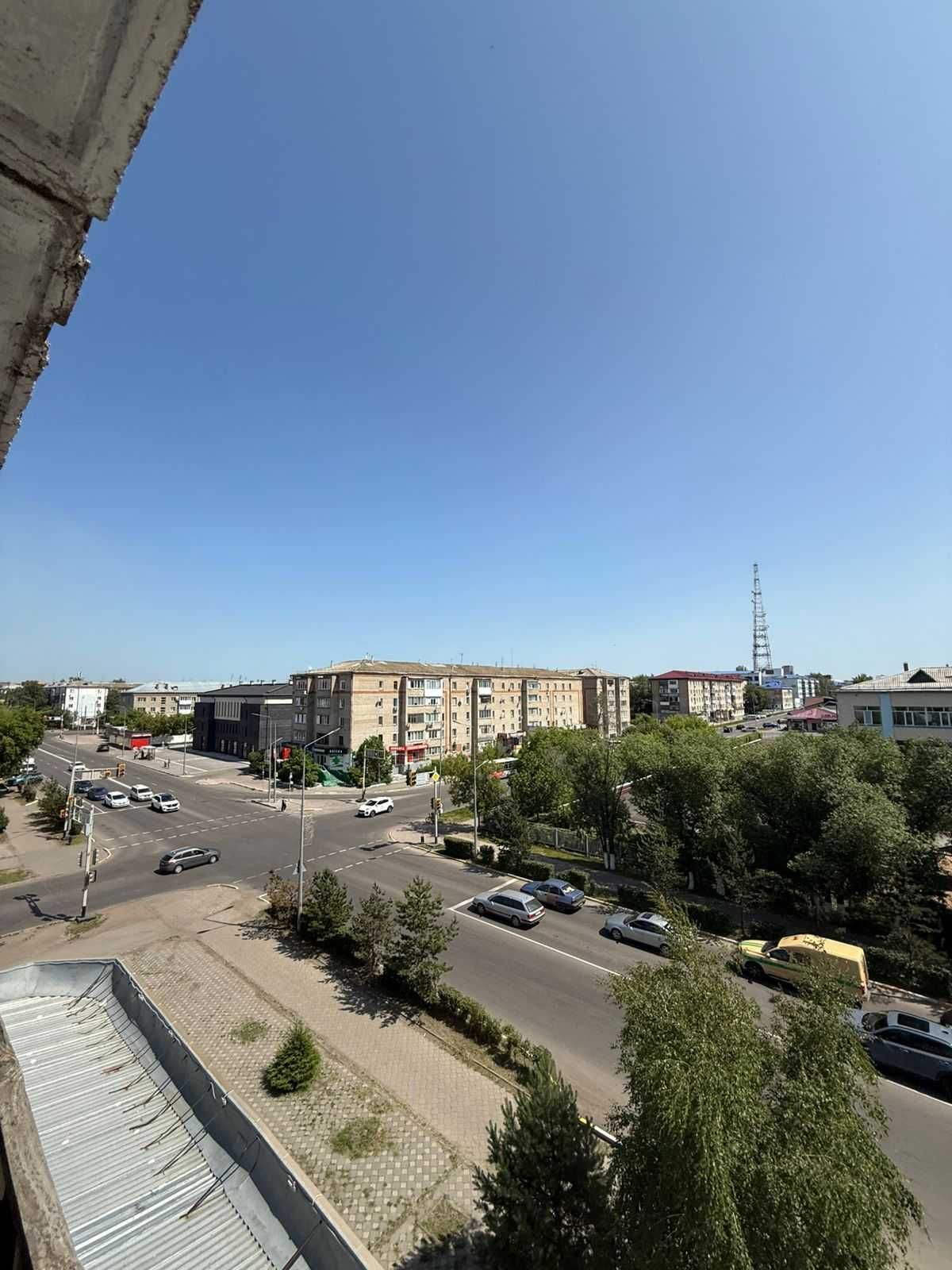 Продаю 2 комнатную квартиру напротив 7 школы, центр города, ЦУМ