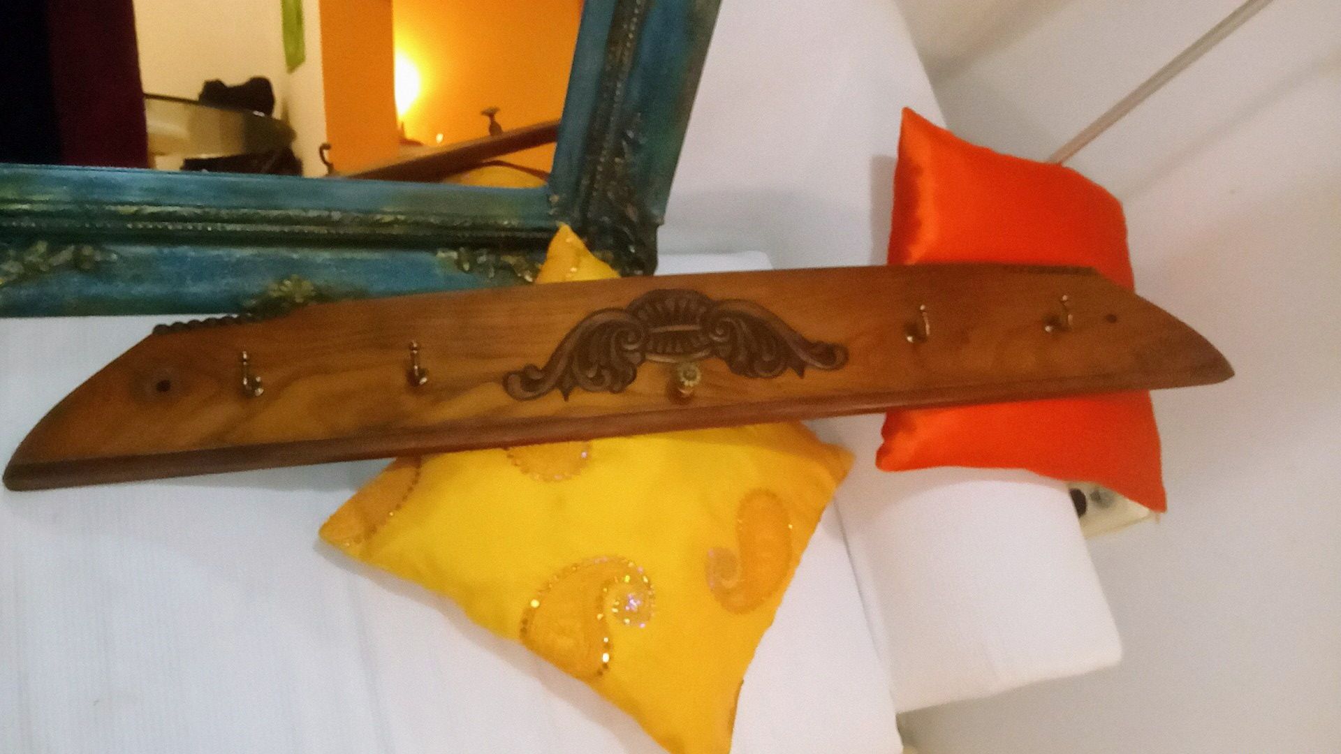 старинна  закачалка с автентична българска дърворезба