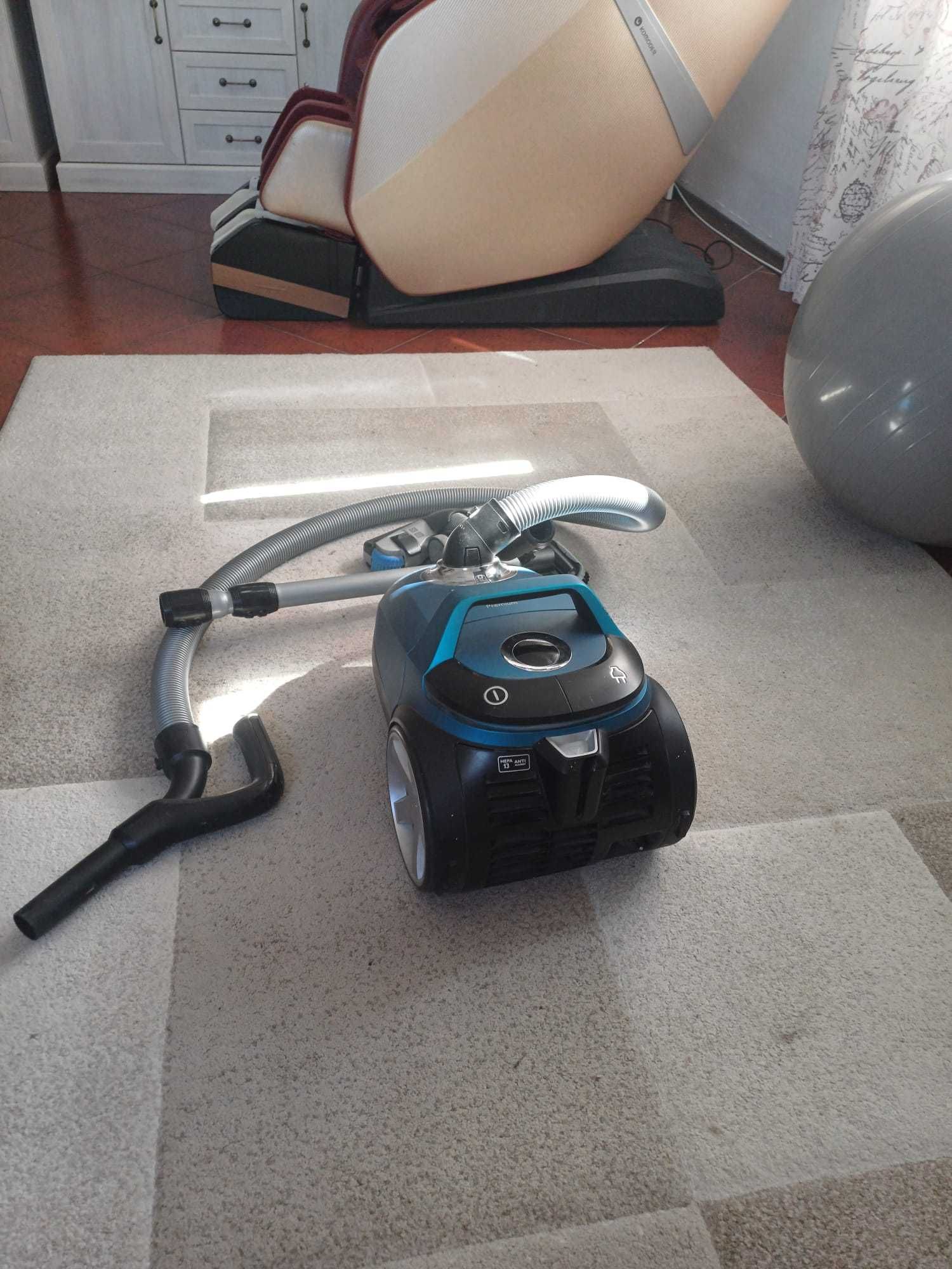 Aspirator Philips FC8227 premium cu accesorii