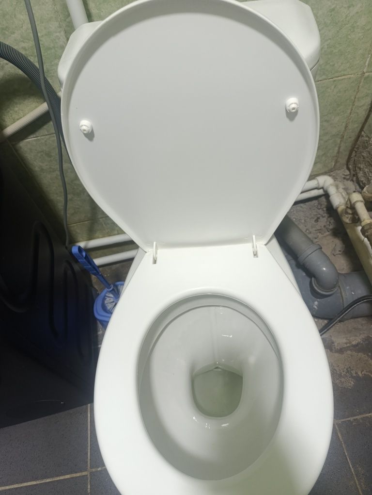 Unitaz sotiladi deyarli yangi