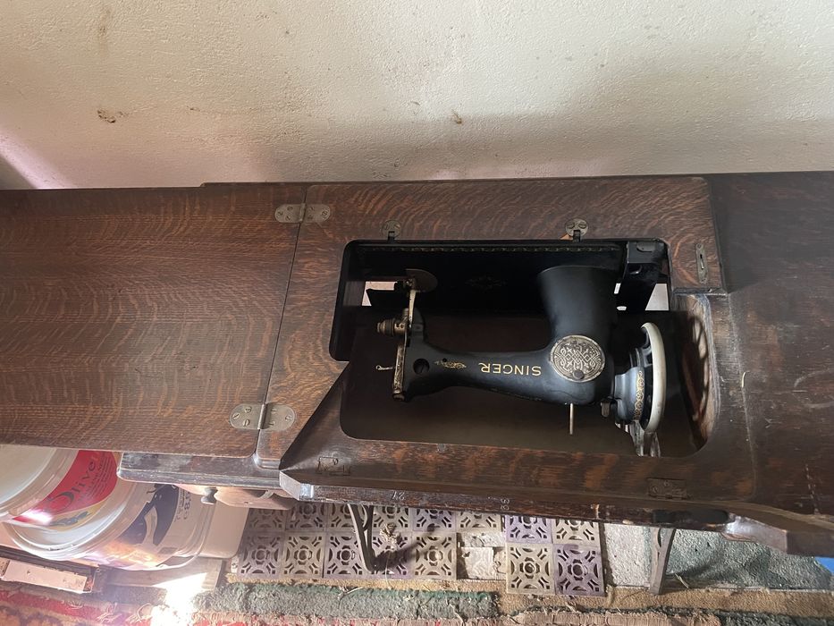 Masina de cusut Singer