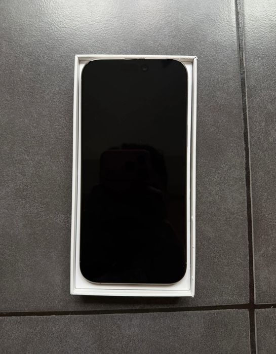 Vând iphone 16 pro max