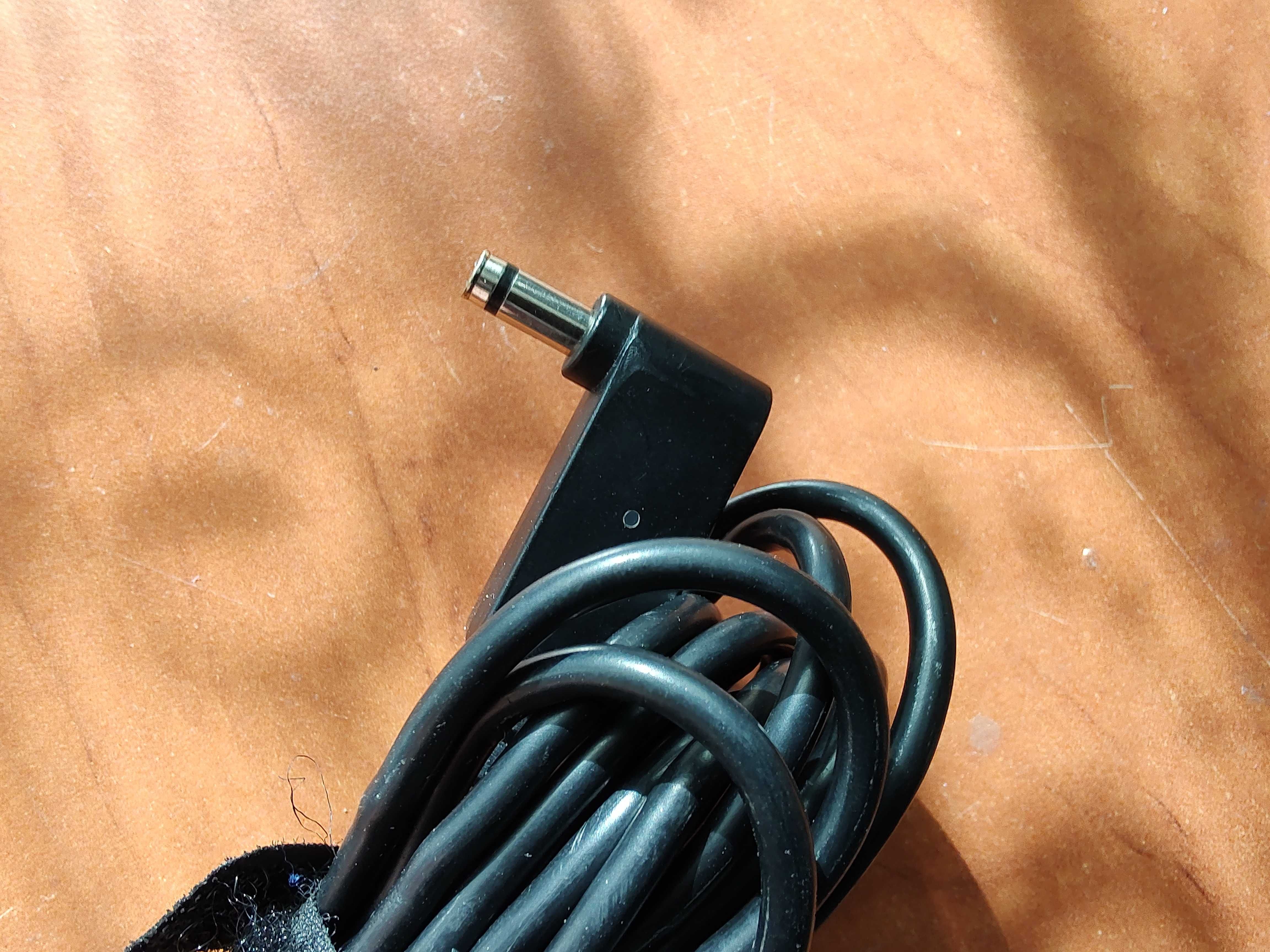Adaptor Asus original 19V 2.37A 45W 3.0 * 1.0mm ADP-45AW UX21 UX31 C20