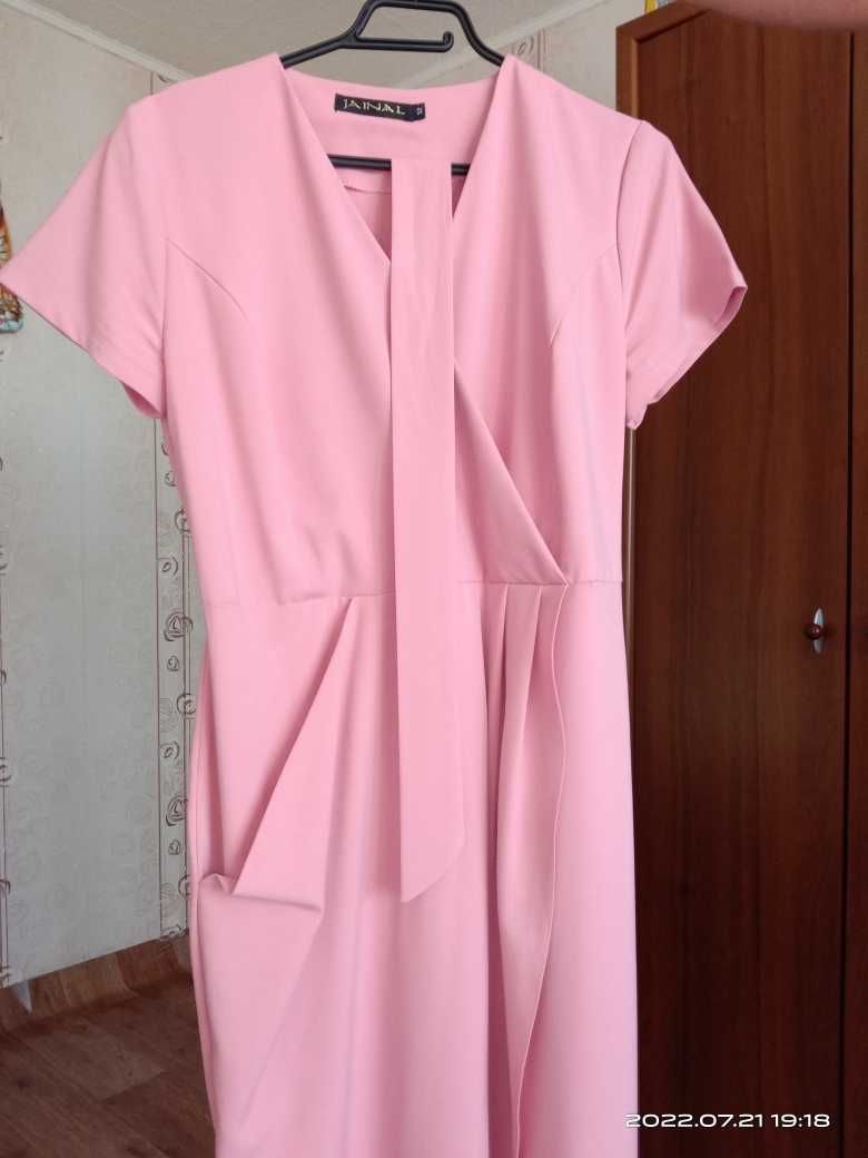 Продам вечернее персиковое платье 52-размер