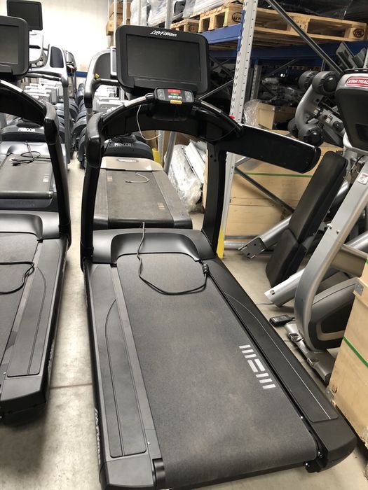 Depozit aparate fitness technogym