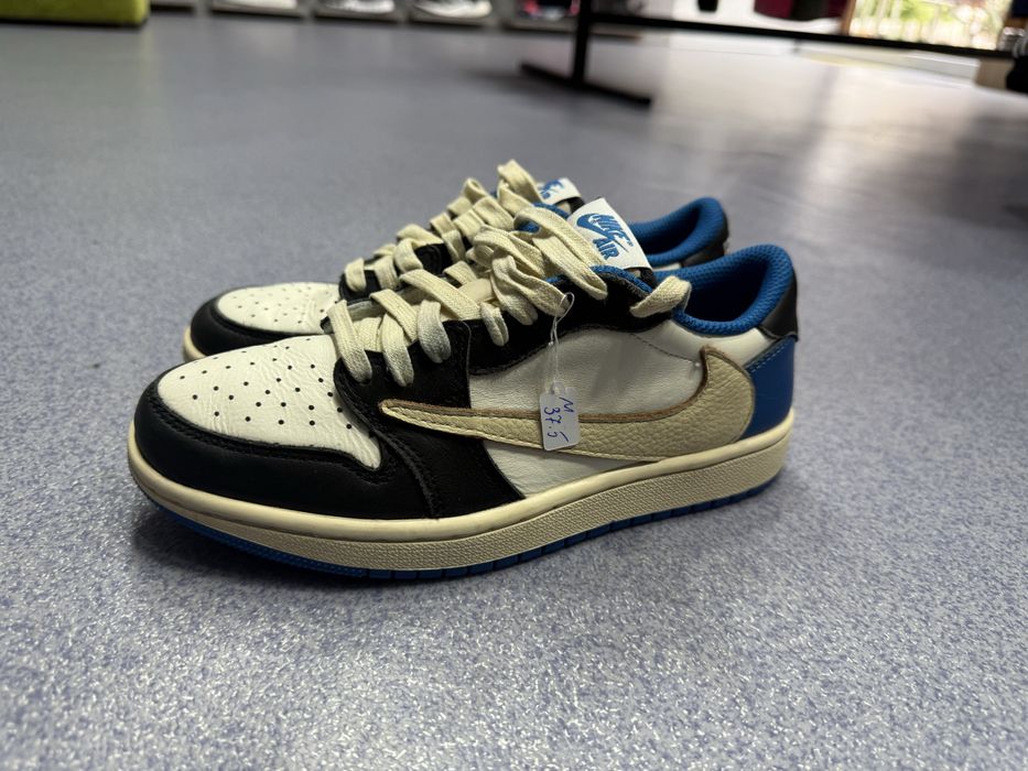 Jordan retro 1 travis