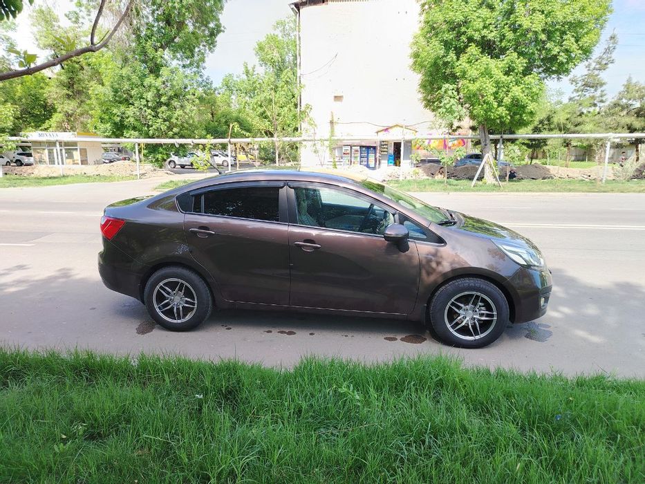 Автомобиль Kia Rio 2013 года