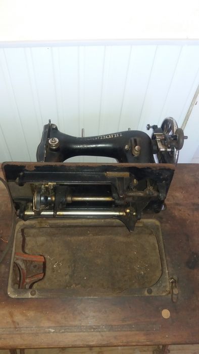 Mașină de cusut vintage NAUMANN
