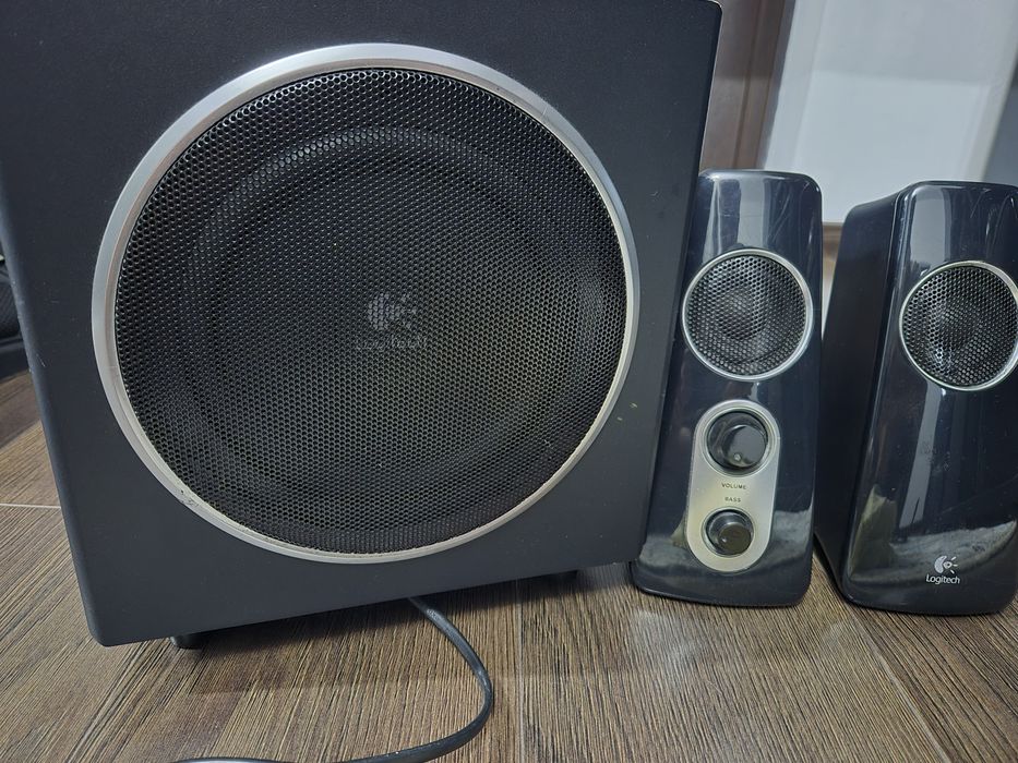 BOXE Logitech 2.1