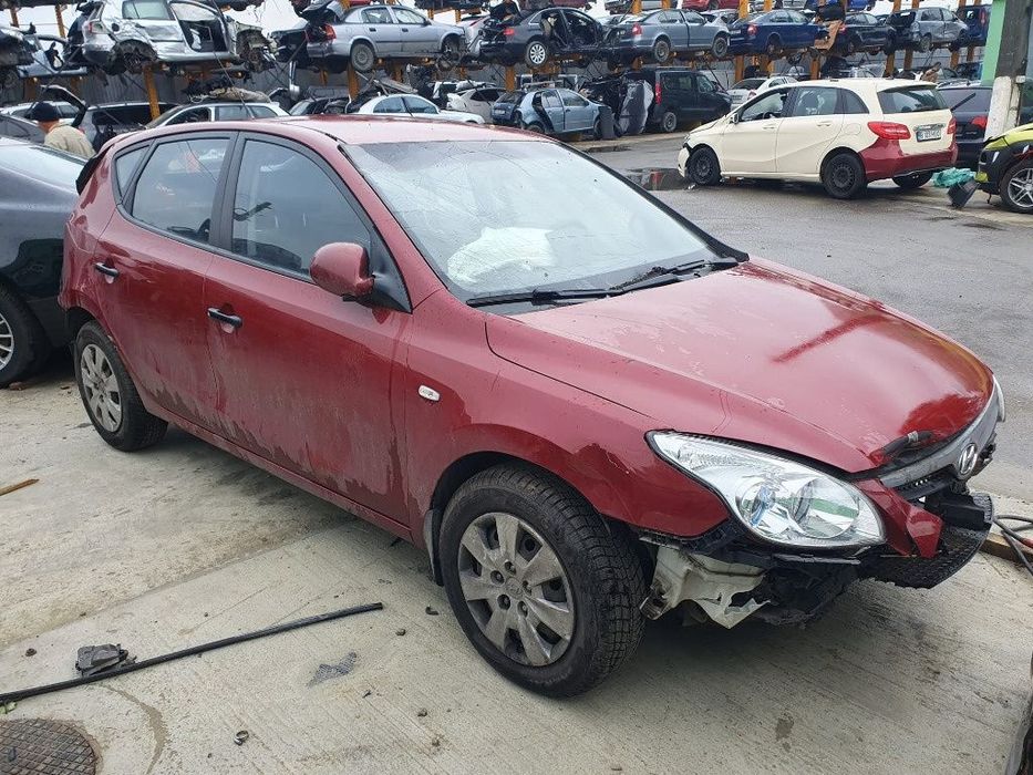 Dezmembrez Hyundai i30 an 2008, motor 1.6crdi 85kw 116cp dezmembrari cutie de viteze manuala 5+1