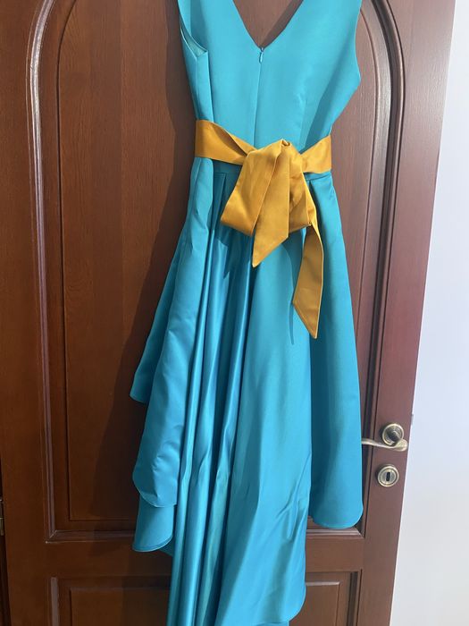 Rochie. Scurta in fata cu trena in spate. Marime38