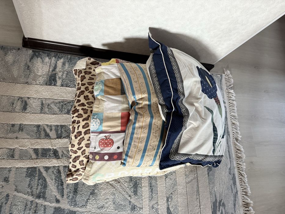 подушки 4 шт отдам даром