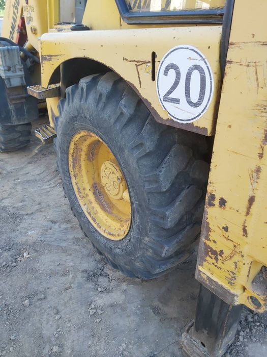 Багер Komatsu WB70A