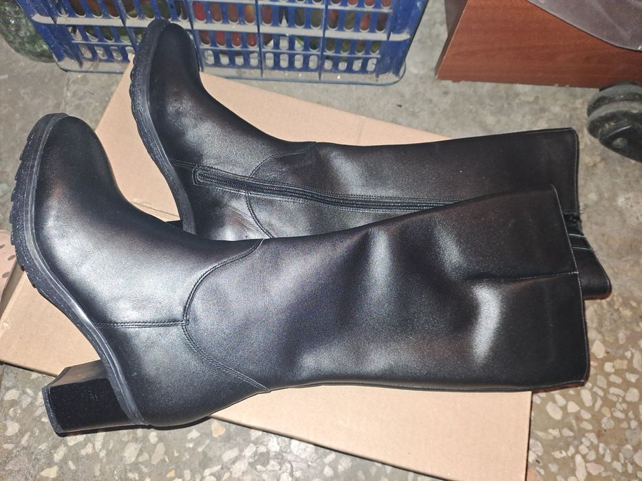 Продам сапоги 35 Размер новые.