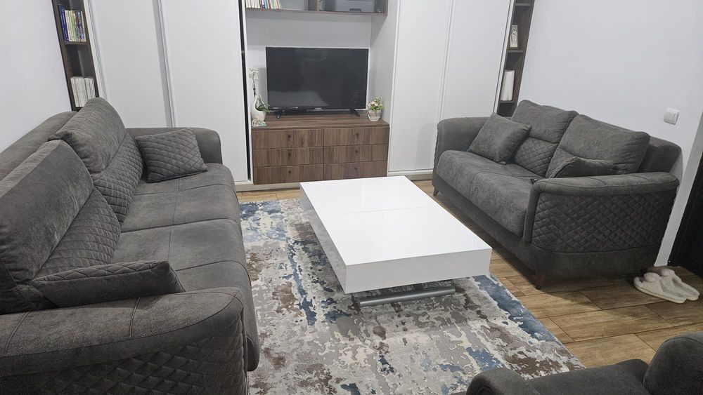 Masa extensibila cu telecomandă