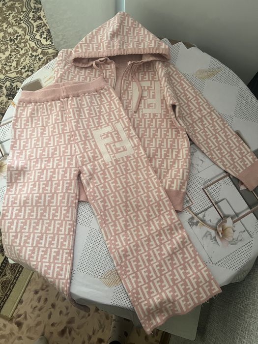 Утепленный спортивный костюм на возраст 6-7 лет