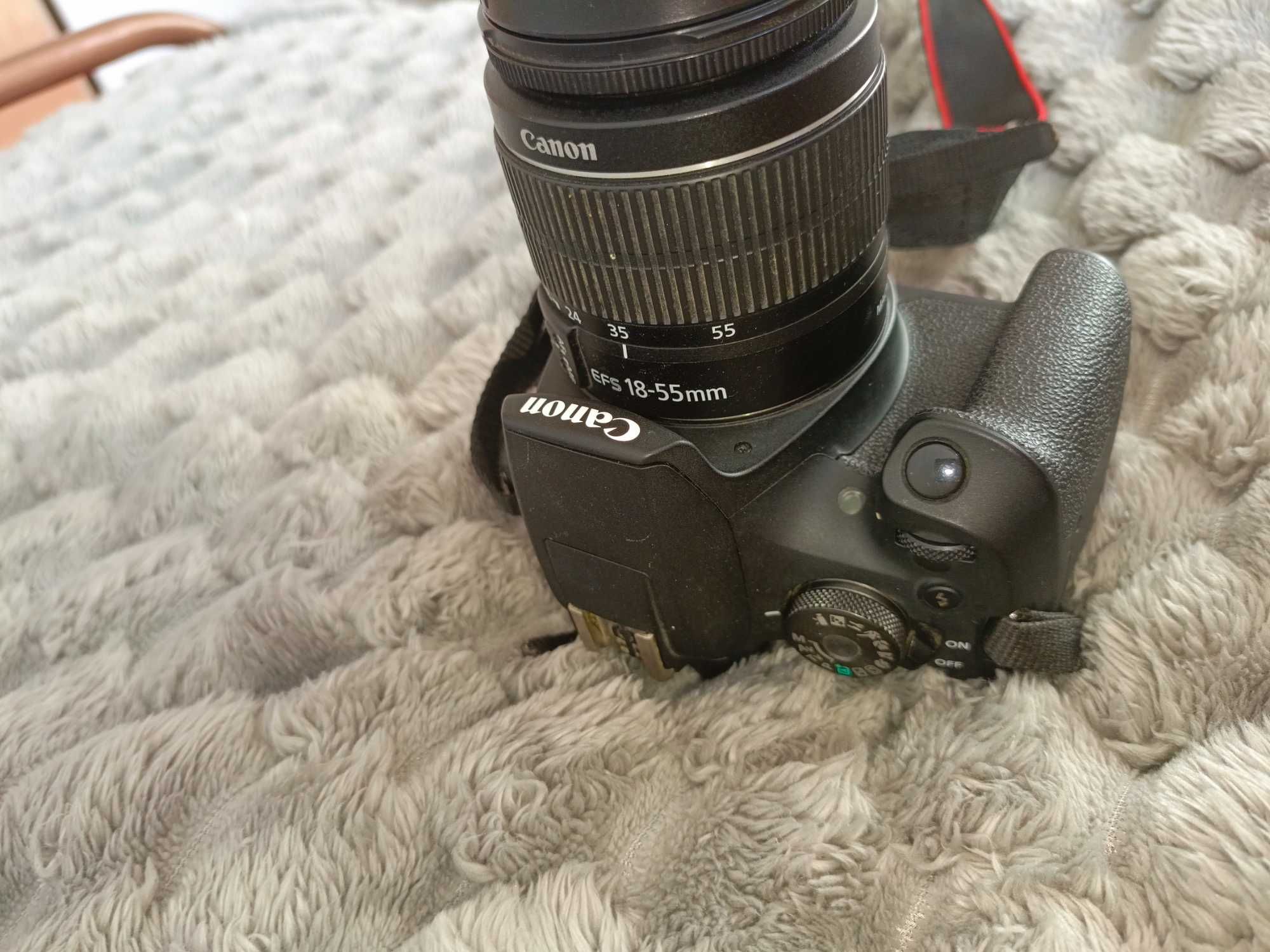 Фотоапарат Canon 2000D с обектив EFS 18 - 55 mm, зарядно и акумулатор.