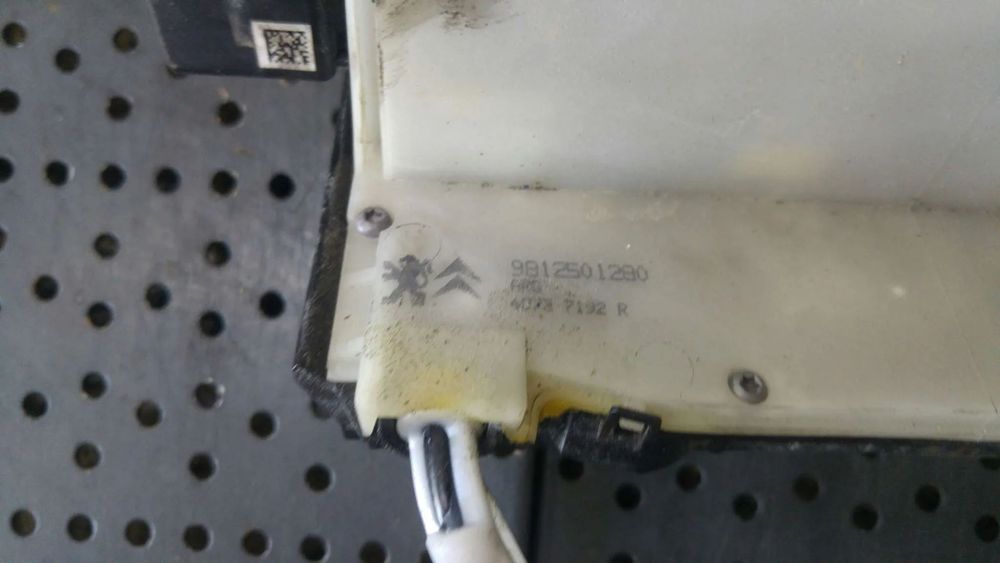 Broasca usa cu maner interior stanga spate peugeot 208 1 ca cc 9812501280 96555518